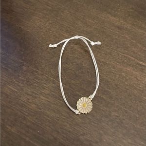 White rope daisy bracelet